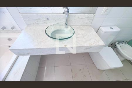 Casa de condomínio à venda com 288m², 4 quartos e 4 vagas Casa de condomínio à venda com 288m², 4 quartos e 4 vagasSuíte