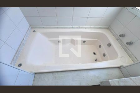 Casa de condomínio à venda com 288m², 4 quartos e 4 vagas Casa de condomínio à venda com 288m², 4 quartos e 4 vagasSuíte