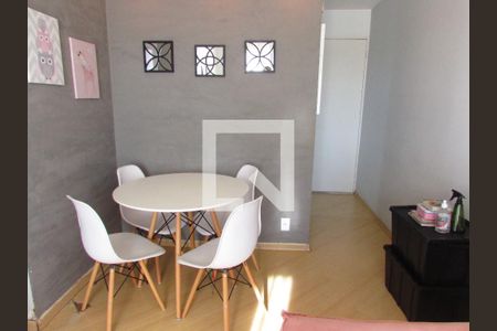 Sala de apartamento para alugar com 2 quartos, 68m² em Conjunto Promorar Raposo Tavares, São Paulo