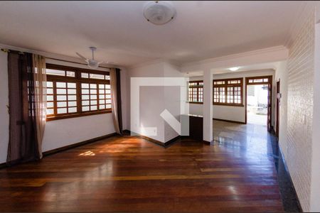 Sala de casa para alugar com 3 quartos, 310m² em Alto dos Pinheiros, Belo Horizonte