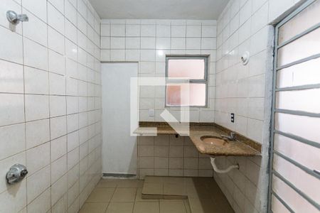 Banheiro Social de kitnet/studio para alugar com 1 quarto, 30m² em Pompéia, Belo Horizonte