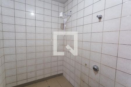 Banheiro Social de kitnet/studio para alugar com 1 quarto, 30m² em Pompéia, Belo Horizonte