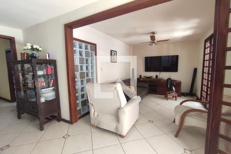 1º Pav - Sala de casa de condomínio para alugar com 6 quartos, 375m² em Taquara, Rio de Janeiro