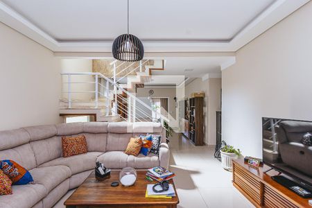 Casa de condomínio para alugar com 325m², 4 quartos e 4 vagasSala
