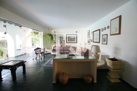 Sala de casa de condomínio para alugar com 4 quartos, 750m² em Jardim Acapulco, Guarujá