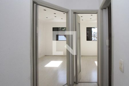 Corredor de casa de condomínio para alugar com 3 quartos, 130m² em Vila Ivone, São Paulo