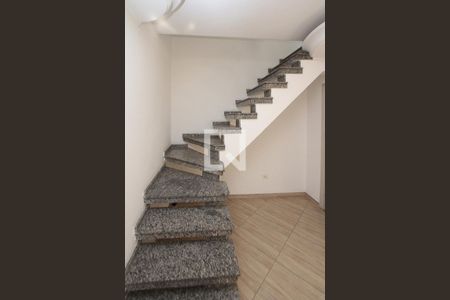 escada de casa de condomínio à venda com 3 quartos, 130m² em Vila Ivone, São Paulo