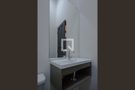 Casa à venda com 110m², 3 quartos e 1 vaga Casa à venda com 110m², 3 quartos e 1 vagaBanheiro Social