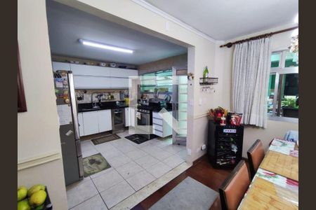 Casa à venda com 3 quartos, 200m² em Vila Gomes, São Paulo