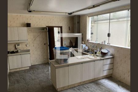 Casa à venda com 4 quartos, 400m² em Vila Sonia, São Paulo