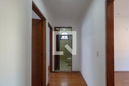 Corredor de casa para alugar com 3 quartos, 180m² em Jardim da Campina, São Paulo
