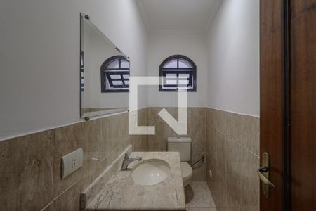 Lavabo de casa para alugar com 3 quartos, 180m² em Jardim da Campina, São Paulo