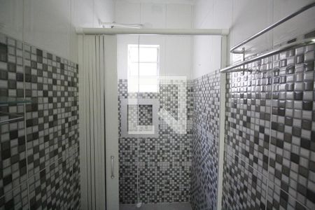 Banheiro de casa para alugar com 1 quarto, 27m² em Jardim Paraíso, São Paulo