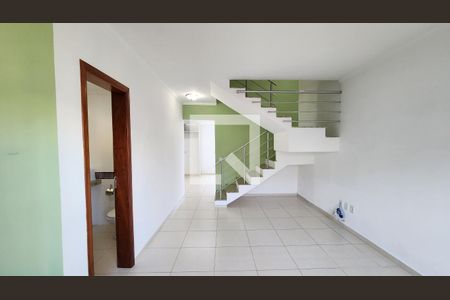 Sala de casa de condomínio para alugar com 3 quartos, 160m² em Jardim Carolina, Jundiaí