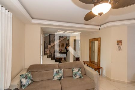 Sala de TV de casa de condomínio à venda com 3 quartos, 234m² em Parque Imperador, Campinas