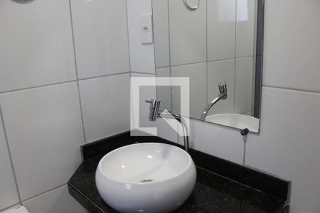 Banheiro de casa para alugar com 1 quarto, 12m² em Goiânia, Belo Horizonte