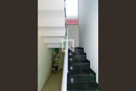 Escada de casa à venda com 3 quartos, 145m² em Jardim Vila Formosa, São Paulo