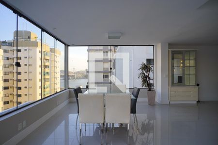 Apartamento para alugar com 239m², 4 quartos e 2 vagasSala