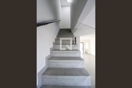 Escada de casa de condomínio para alugar com 3 quartos, 110m² em Chácara Primavera, Campinas
