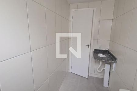 Banheiro de apartamento para alugar com 2 quartos, 64m² em Chácaras Rio-petrópolis, Duque de Caxias