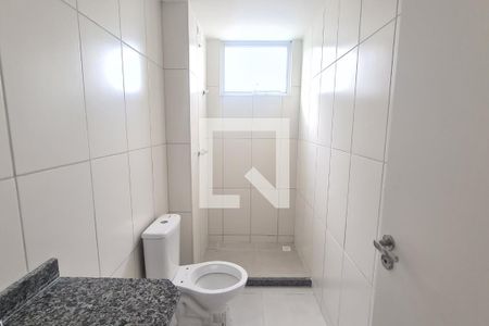 Banheiro de apartamento para alugar com 2 quartos, 64m² em Chácaras Rio-petrópolis, Duque de Caxias