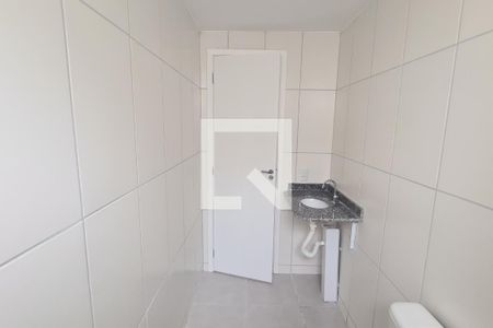 Banheiro de apartamento para alugar com 2 quartos, 64m² em Chácaras Rio-petrópolis, Duque de Caxias