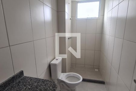 Banheiro de apartamento para alugar com 2 quartos, 64m² em Chácaras Rio-petrópolis, Duque de Caxias