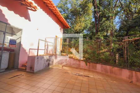 Casa de condomínio à venda com 5000m², 6 quartos e 3 vagas Casa de condomínio à venda com 5000m², 6 quartos e 3 vagasQuintal