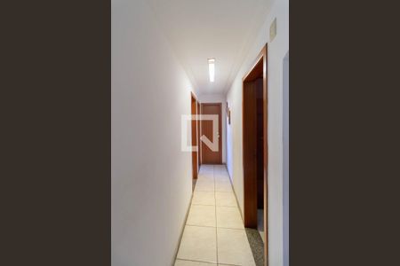 Corredor de apartamento à venda com 3 quartos, 150m² em Serrano, Belo Horizonte