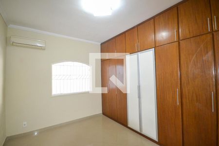 Quarto 1 de casa para alugar com 2 quartos, 127m² em Califórnia, Nova Iguaçu