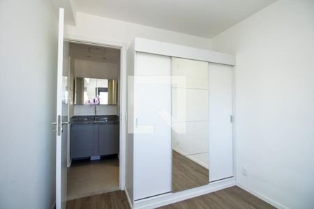 Quarto, armário de porta espelhada  de apartamento à venda com 1 quarto, 32m² em Indianópolis, São Paulo