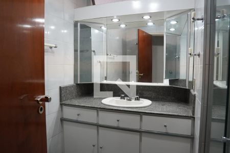Banheiro de apartamento à venda com 2 quartos, 158m² em Jardim Europa, São Paulo