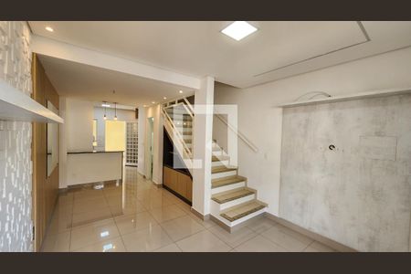 Sala de casa de condomínio à venda com 2 quartos, 78m² em Vila Alati, Jundiaí