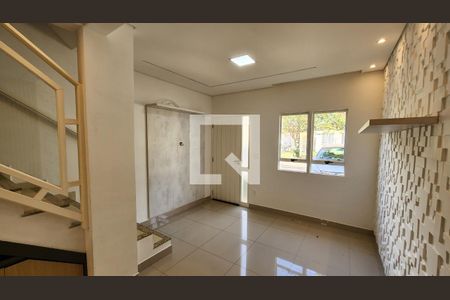 Sala de casa de condomínio à venda com 2 quartos, 78m² em Vila Alati, Jundiaí