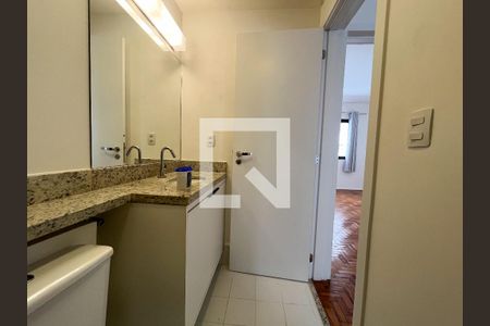 Banheiro de apartamento para alugar com 1 quarto, 47m² em Vila Clementino, São Paulo