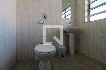 Banheiro de kitnet/studio para alugar com 1 quarto, 20m² em Pinheiros, São Paulo