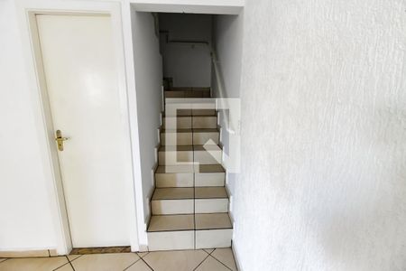 Escada acesso quartos de casa à venda com 2 quartos, 90m² em Jardim Maria Rosa, Taboão da Serra