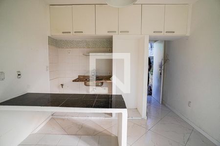 Cozinha de apartamento à venda com 1 quarto, 32m² em Maravista, Niterói