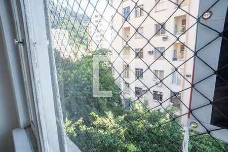 Quarto 1 vista da janela de apartamento para alugar com 2 quartos, 70m² em Humaitá, Rio de Janeiro
