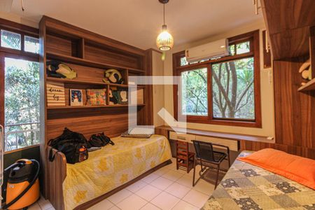 Casa de condomínio à venda com 650m², 3 quartos e 3 vagas Casa de condomínio à venda com 650m², 3 quartos e 3 vagasSuíte 3