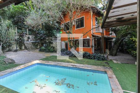 Casa de condomínio à venda com 650m², 3 quartos e 3 vagas Casa de condomínio à venda com 650m², 3 quartos e 3 vagasÁrea externa