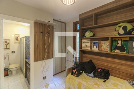 Casa de condomínio à venda com 650m², 3 quartos e 3 vagas Casa de condomínio à venda com 650m², 3 quartos e 3 vagasSuíte 3