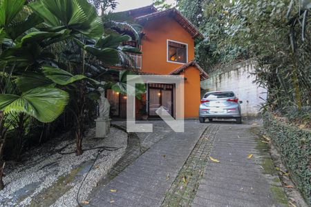 Casa de condomínio à venda com 650m², 3 quartos e 3 vagas Casa de condomínio à venda com 650m², 3 quartos e 3 vagasÁrea externa