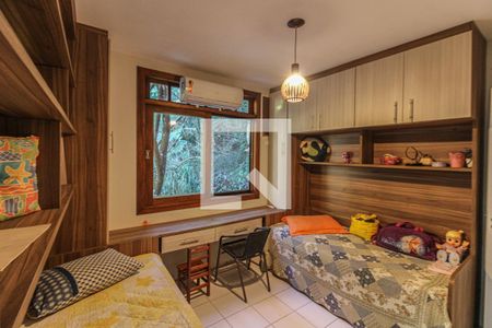 Casa de condomínio à venda com 650m², 3 quartos e 3 vagas Casa de condomínio à venda com 650m², 3 quartos e 3 vagasSuíte 3