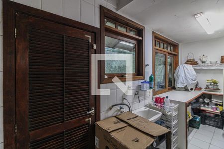 Casa de condomínio à venda com 650m², 3 quartos e 3 vagas Casa de condomínio à venda com 650m², 3 quartos e 3 vagasÁrea de Serviço