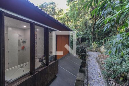 Casa de condomínio à venda com 650m², 3 quartos e 3 vagas Casa de condomínio à venda com 650m², 3 quartos e 3 vagasÁrea externa