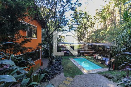 Casa de condomínio à venda com 650m², 3 quartos e 3 vagas Casa de condomínio à venda com 650m², 3 quartos e 3 vagasÁrea externa