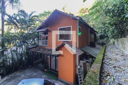 Casa de condomínio à venda com 650m², 3 quartos e 3 vagas Casa de condomínio à venda com 650m², 3 quartos e 3 vagasÁrea externa