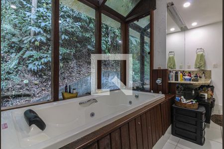 Casa de condomínio à venda com 650m², 3 quartos e 3 vagas Casa de condomínio à venda com 650m², 3 quartos e 3 vagasSuíte 1 - Banheiro 2