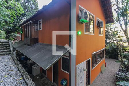 Casa de condomínio à venda com 650m², 3 quartos e 3 vagas Casa de condomínio à venda com 650m², 3 quartos e 3 vagasÁrea externa